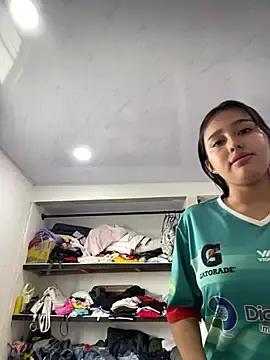 Stripchat Free Porn Cam of BellaGaitan