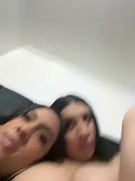 Stripchat Free Live Porn of EmmaHole_
