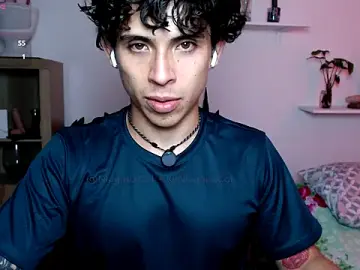 Stripchat Live Sex Cam of Magnuz_Col