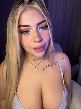 Stripchat Sex Cam of MiaWhitePink_