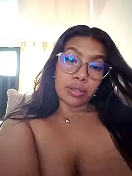 Stripchat Live Porn of PaulaOrtiz_1