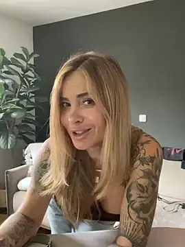 Stripchat Adult Webcam of Etwas_neugierig
