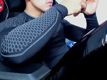 Stripchat Live Sex of Tommy_Bred