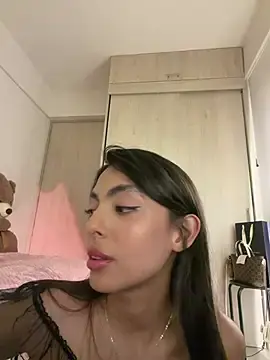 Stripchat Free Porn Cam of ZaraLuuv