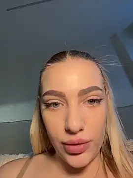 Stripchat Free Porn Cam of HugeBoobsAlice