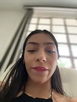 Stripchat Live Sex Cam of Ema_azel