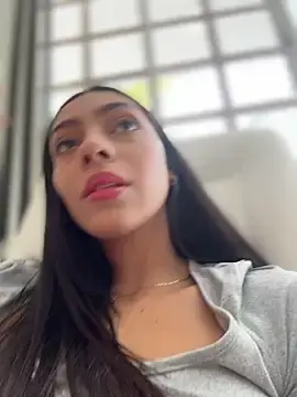 Stripchat Live Sex Cam of Ema_azel