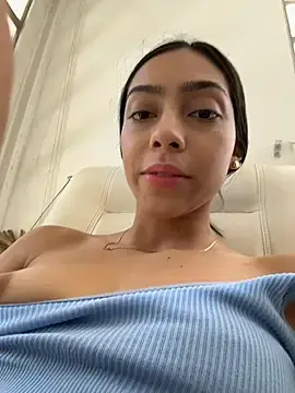 Stripchat Live Sex Cam of Ema_azel