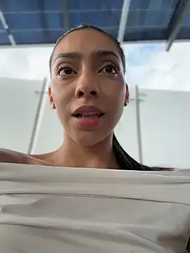 Stripchat Live Porn of Ema_azel
