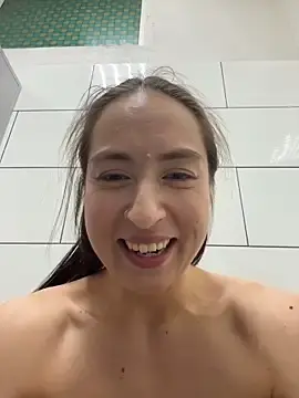Stripchat Live Sex Cam of Holly_Play
