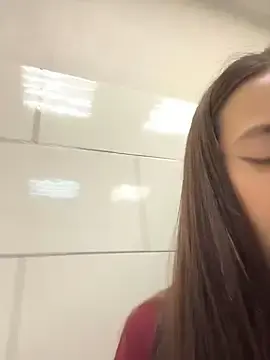 Stripchat Free Porn Cam of Holly_Play