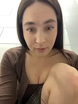 Stripchat Free Porn Cam of Holly_Play