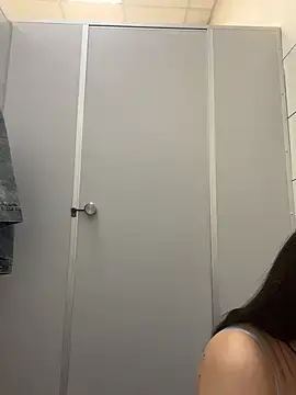 Stripchat Free Porn Cam of Holly_Play