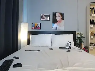 Stripchat Free Porn Cam of Hotbeebee