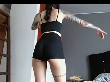 Stripchat Live Sex of Emilia_1995