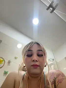 Stripchat Sex Cam of DirtyKhloy