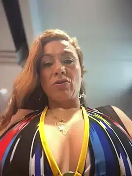 Stripchat Sex Cam of angelitasexy81
