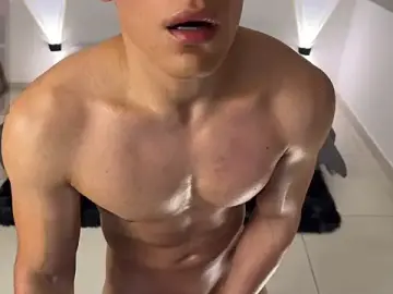 Stripchat Sex Cam of Maxx_Lancaster
