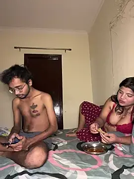 Stripchat Live Sex of KitttoooUs