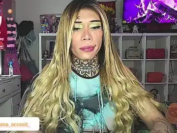 Stripchat Live Porn of caroline_cossei