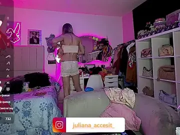 Stripchat Nude Webcam of caroline_cossei