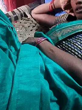 Stripchat Live Sex of desiwife123coupl