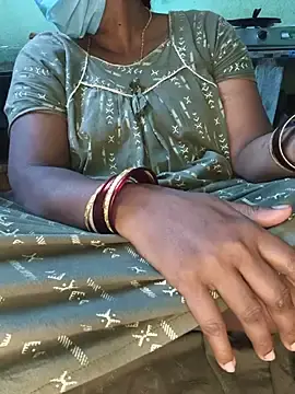 Stripchat Live Sex Cam of Tamilselviroja-