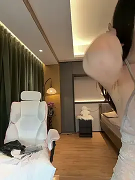 Stripchat Adult Webcam of AYW-21