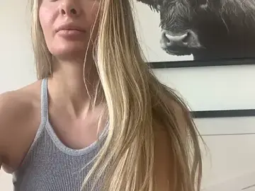 Stripchat Sex Cam of Alyssa_rhoades