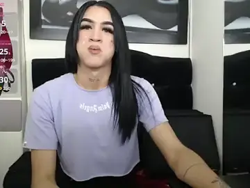 Stripchat Live Sex Cam of Lia_Vip