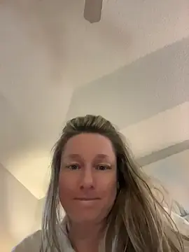 Stripchat Live Sex Cam of Vivian_MayXxX