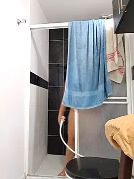 Stripchat Nude Webcam of HOTANDSKINNY