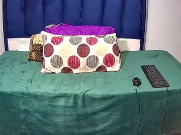 Stripchat Free Live Porn of BigBootyQueen7