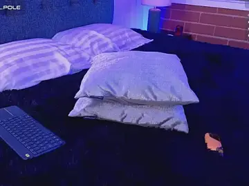 Stripchat Live Porn of mandi4pole_