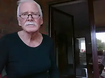 Stripchat Live Sex Cam of super-snoopy