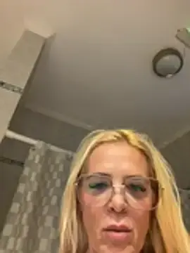 Stripchat Sex Cam of Reyna63