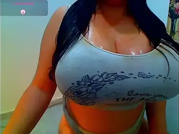 Stripchat Free Porn Cam of Bigcocksexyluisa