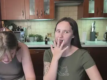 Stripchat Live Sex Cam of HotCaramellsTV