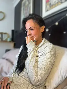 Stripchat Live Sex Cam of Raven-Noir