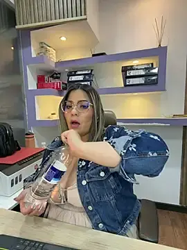 Stripchat Free Live Porn of isabella_horney_