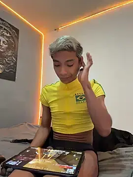 Stripchat Live Sex Cam of alejo_cute