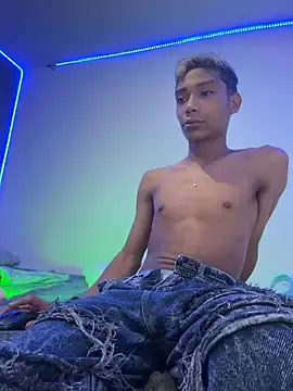 Stripchat Nude Webcam of alejo_cute
