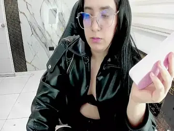 Stripchat Live Sex Cam of queen_findom1