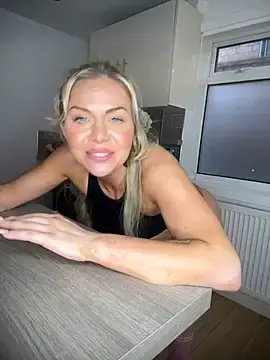 Stripchat Free Live Porn of MrsJasminDoll