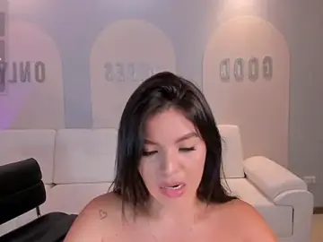 Stripchat Sex Cam of ValeriaRoldanX