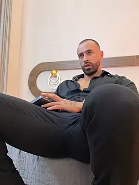 Stripchat Adult Webcam of Mateo_Ospina_