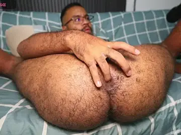 Stripchat Free Live Porn of Little_Bear00