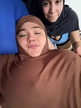 Stripchat Free Porn Cam of sweetmuslim01