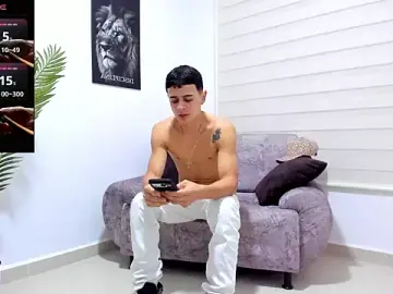 Stripchat Free Porn Cam of JuniorMorris_