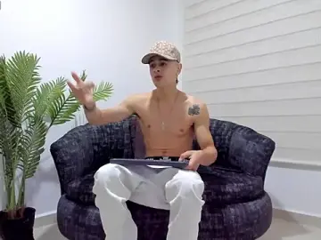Stripchat Free Porn Cam of JuniorMorris_